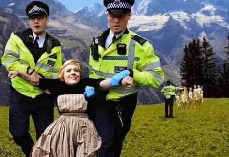 ブライアン・アダムスのインスタグラム：「A spoof of the Julie Andrews film: The Sound of Music #thesoundofmusic #julieandrews #covid19 #isolation #selfdistancing #stayhome #vontrapp #ilovejulie」