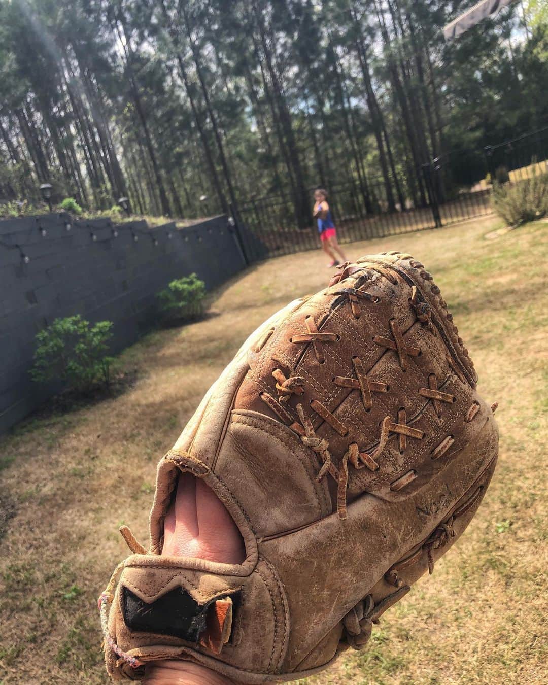 Angie Keiserのインスタグラム：「This was my Dad’s glove when he played ball. And then he passed it on to me and I used it forever. And then the baseball/softball gene skipped a generation and we fully embraced Sydney’s love of tennis. She’s missing tennis hard. But last week she asked if we’d teach her to catch with a glove. So this is me, with my Dad’s glove, playing catch with my kid, using her Dad’s childhood glove. I’m not sure this would’ve happened outside of a global pandemic, requiring us to stay home, but I’ll take it. #stayhomesavelives」