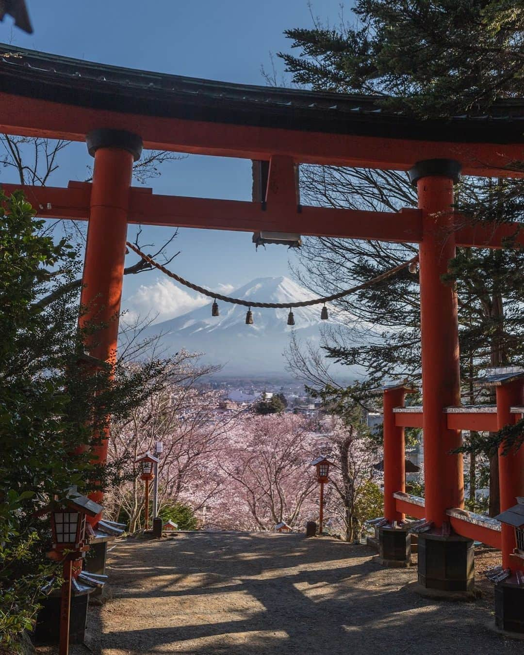 Valiant Language Schoolさんのインスタグラム写真 - (Valiant Language SchoolInstagram)「・ 📷: @valiantjapanese ・ 📍: Fuji Yoshida shi, Yamanashi Predecture | 山梨県富士吉田市 ・ Get your photo of Japan featured by using #valiantjapanese . .」4月7日 10時00分 - valiantjapanese