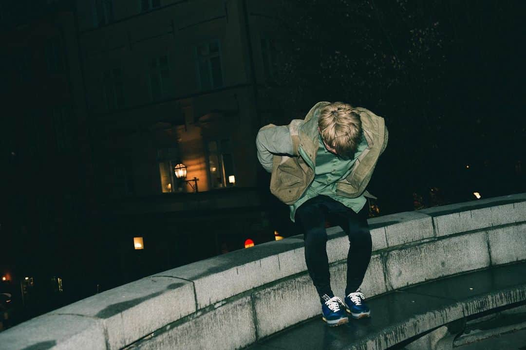 辻村有記のインスタグラム：「Throwback to Stockholm life🇸🇪 Good stay at home😊🏡 #jpop #sweden #sweden🇸🇪 #stockholm #gamrastan  #amazing  #night #street  photo by @yuki_0422ame」