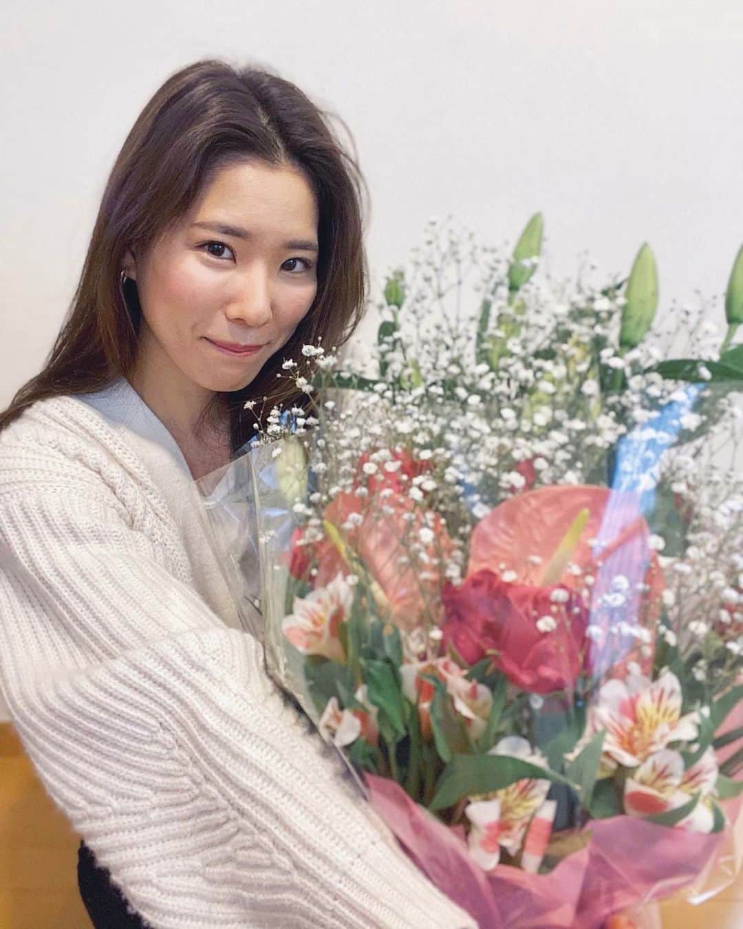 布川桃花さんのインスタグラム写真 - (布川桃花Instagram)「おっきなお花と共に﻿ すごく欲しかったもの頂いちゃった！﻿ ﻿ これで #お家時間 も楽しく過ごせる🍳💕﻿ ﻿ #ハンドブレンダー」4月7日 10時41分 - momoka_fukawa