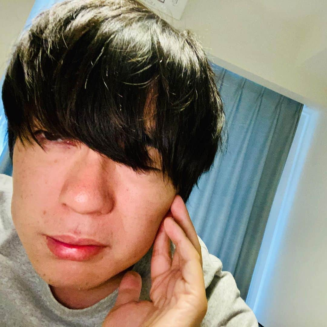 村本大輔さんのインスタグラム写真 - (村本大輔Instagram)「おはようー髪の毛切りたいー  美容室も自粛要請あったよな？  I want to cut my hair」4月7日 11時11分 - muramotodaisuke1125