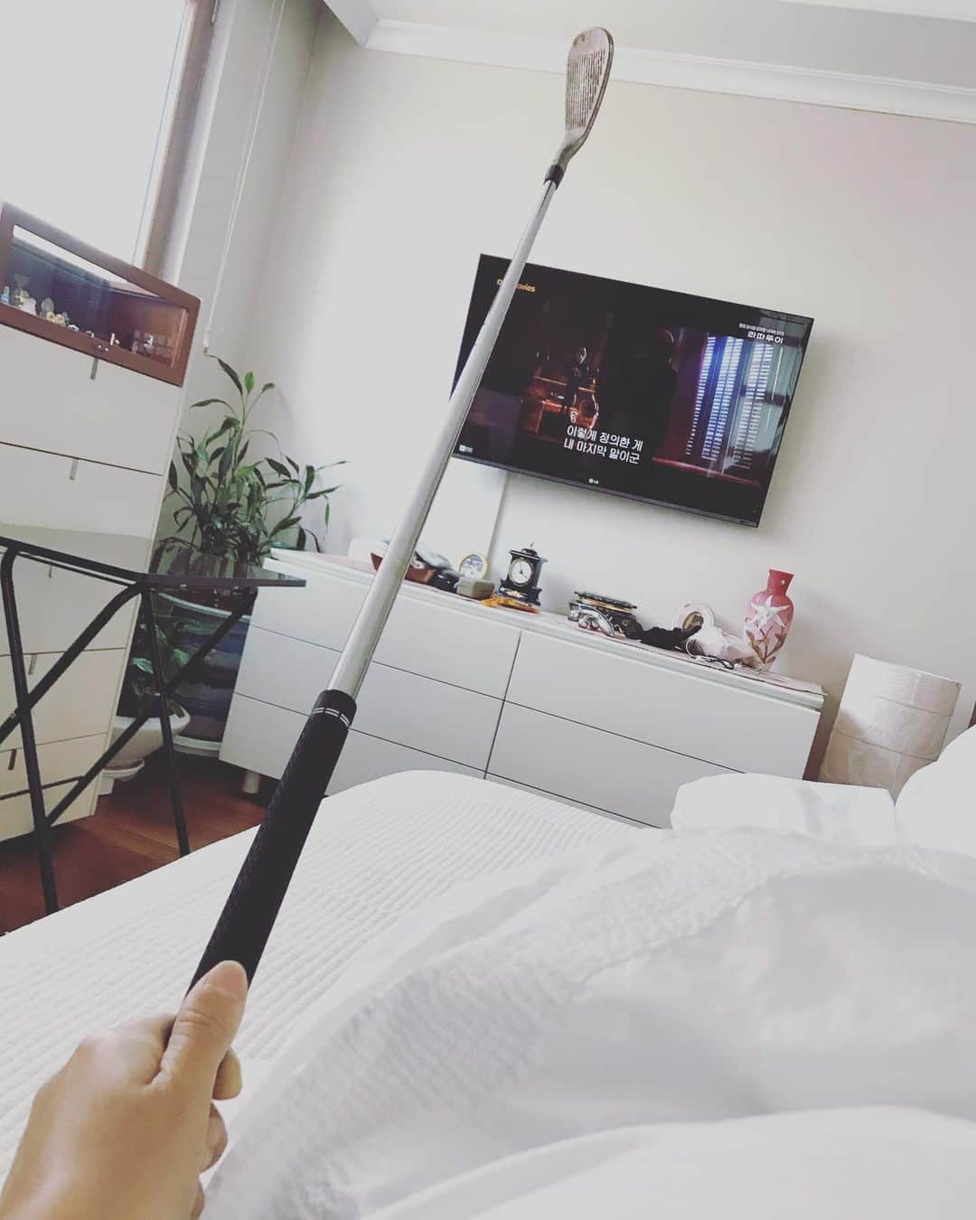 キム・インキョンのインスタグラム：「내 골프도 김치처럼 잘 익어가길... 헤드가 녹쓴걸보니... 스핀이 ㄴㄷㄹ겠군 ㅋ 어떤이는 책을 보면 잠이 온다던데... 난 그립만 잡아도 잠이 오는군... 이래도 되는건가 모를 요즘... It took me years to like and trust my left grip and now... it puts me into sleep.」