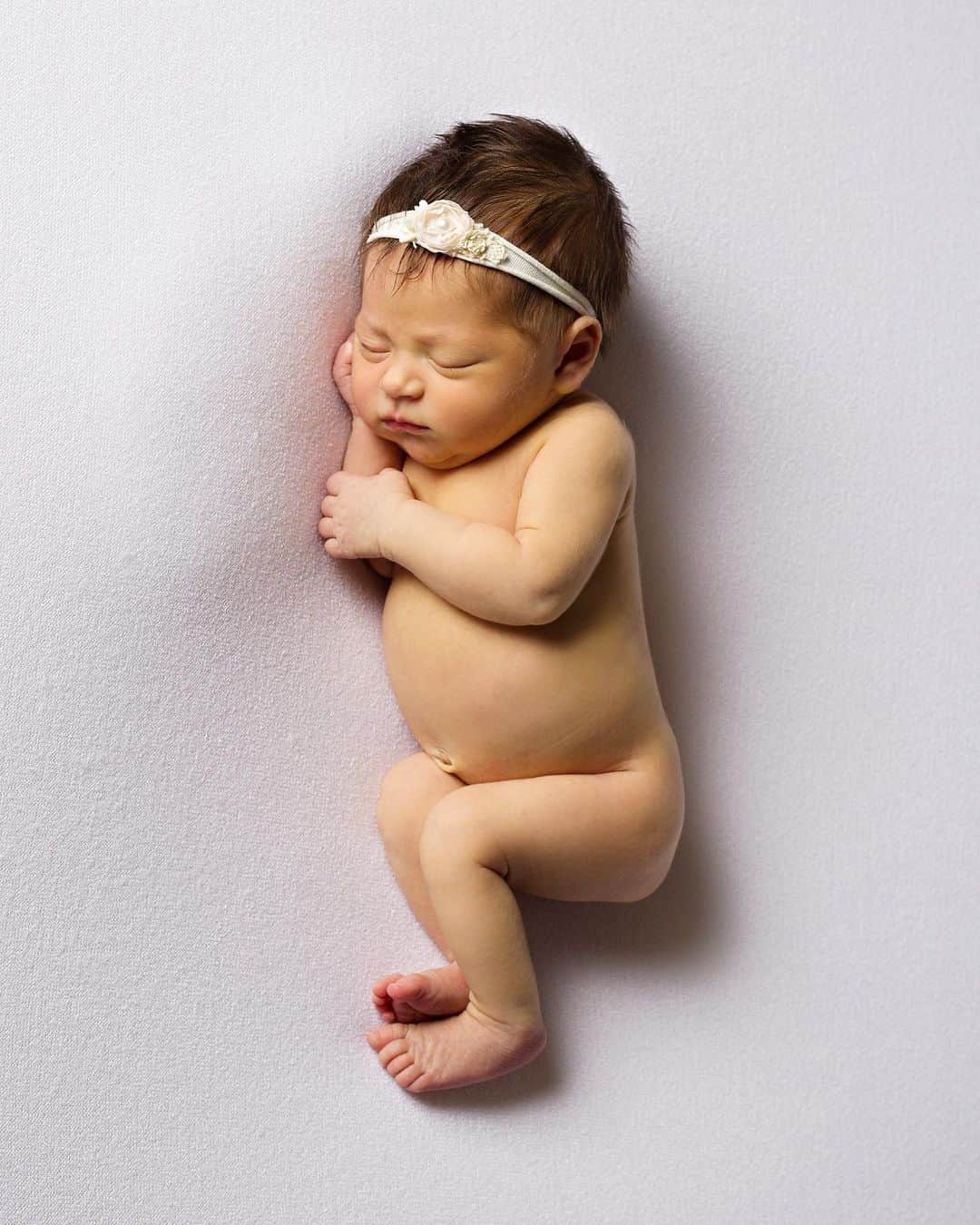 ムスタファ・アミニのインスタグラム：「You’ve given me the greatest joy happy 1 month old my princess 👼🥰❤️🙏 #mygirl」