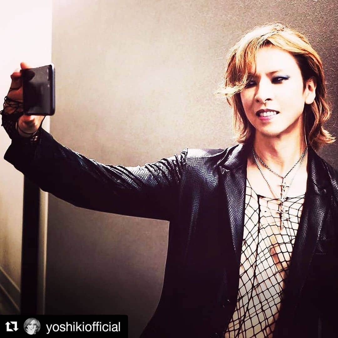 プエルタ・デル・ソルさんのインスタグラム写真 - (プエルタ・デル・ソルInstagram)「THANK YOU.  PUERTA DEL SOL SNAKE CROSS PENDANT . #PUERTADELSOL #PDS #プエルタ #プエルタデルソル . #Repost @yoshikiofficial (@get_repost) ・・・ 【4月10日(金)19時～生放送決定】#YOSHIKI LA自宅よりセルフ配信 April 10th 7pm (Japan Time) Live BroadCasting from LA home. ※YOSHIKIがひとりで配信を行うため、無事に配信できない場合もございます。ご了承下さい。😱 Japan→ https://ch.nicovideo.jp/yoshikiofficial/blomaga/ar1884017  International→ https://www.yoshiki.net/YCI.html  #Yoshiki #YoshikiChannel #YoshikiChannelInternational  #StayHOME」4月7日 11時41分 - puertadelsol_official