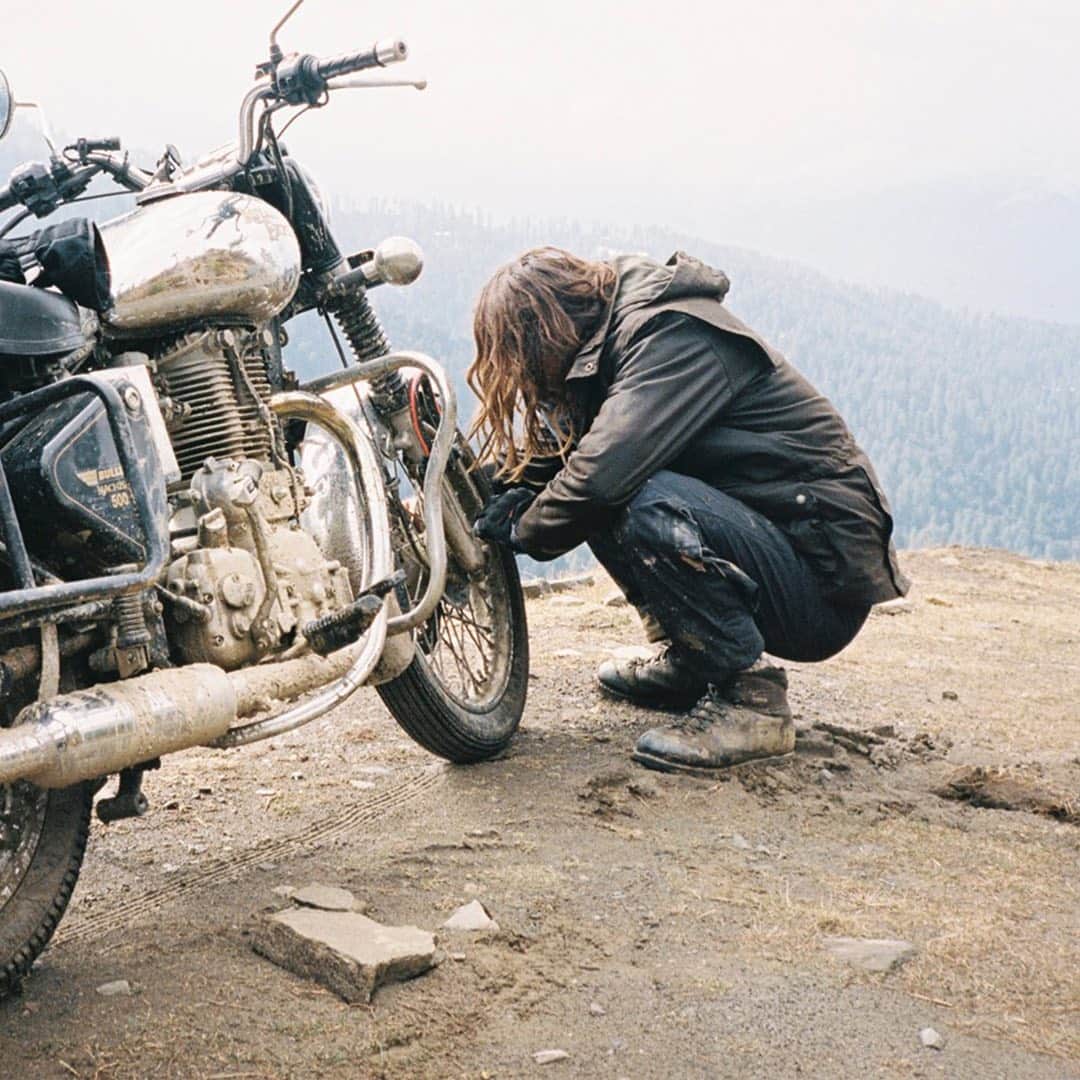 のインスタグラム：「A few years ago @mattrabbidge and his two brothers ⁠took Enfield bikes along roads far less travelled. Read more on this trip of a lifetime via link in bio.」