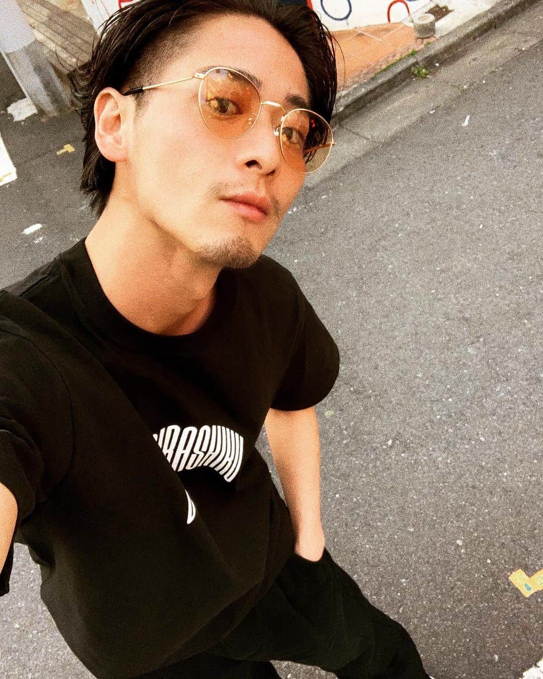 土屋光太朗のインスタグラム：「自粛期間を有意義に使えてる。  みんなはどう？ "ピンチはチャンス" 精神で前向きに生きてる。  下向いたり落ち込んでたら 置いてかれちゃうよ  時間は皆平等だから 限られた時間の中で出来ることをしよう  大切な人のために 自分のために。  みんなでこの状況を乗り越えよう！ 頑張ろう日本🇯🇵 #love #peace」