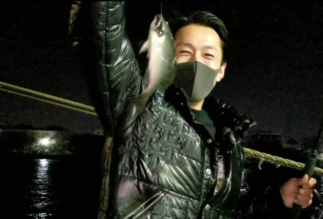 黒石高大のインスタグラム：「釣り遊びYouTubeにアップしました 見てくれたら嬉しいです押忍 https://www.youtube.com/channel/UC5wATtdQyebNbweP6qSogBw #釣り #海釣り」