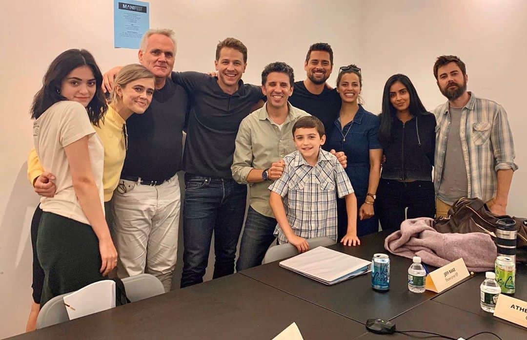 ジョシュア・ダラスのインスタグラム：「And that’s a wrap on Season 2 of @nbcmanifest! Thanks for tuning in for the finale and all season long. We love you. Thank you @reallyjeffrake for a stunning episode; we love you too! Stay safe, everyone. Wash those hands. #Manifest #season2」