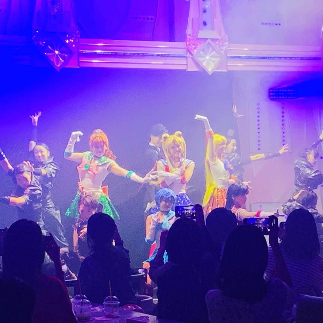 宮島咲良さんのインスタグラム写真 - (宮島咲良Instagram)「ㅤㅤㅤㅤㅤㅤㅤㅤㅤㅤㅤㅤㅤ 文化放送『阿澄佳奈のキミまち！』 昨年9/28の中継でお邪魔した 美少女戦士セーラームーンのショーレストラン 「SHINING MOON TOKYO」🌙🥰 ㅤㅤㅤㅤㅤㅤㅤㅤㅤㅤㅤㅤㅤ あまりに完成度の高いショーに セーラームーン世代の私は大興奮！ もちろん期待はしていたのだけど、正直それ以上にとにかく楽しくて素晴らしくて感動‼️ 店内もキラキラかわいくて乙女心をくすぐります✨ ㅤㅤㅤㅤㅤㅤㅤㅤㅤㅤㅤㅤㅤ 現在は新型コロナの影響で臨時休業中ですが、 再開したらプライベートで 阿澄さんと佑磨さんと一緒に遊びに行こうねって約束してるので、 今はそれを楽しみに！❤️ ㅤㅤㅤㅤㅤㅤㅤㅤㅤㅤㅤㅤㅤ #shiningmoontokyo #セーラームーン #ショーレストラン #文化放送 #kimimachi #宮島咲良  #ミヤジマン #ぼっち戦隊ミヤジマン」4月7日 12時56分 - sakura_miyajiman
