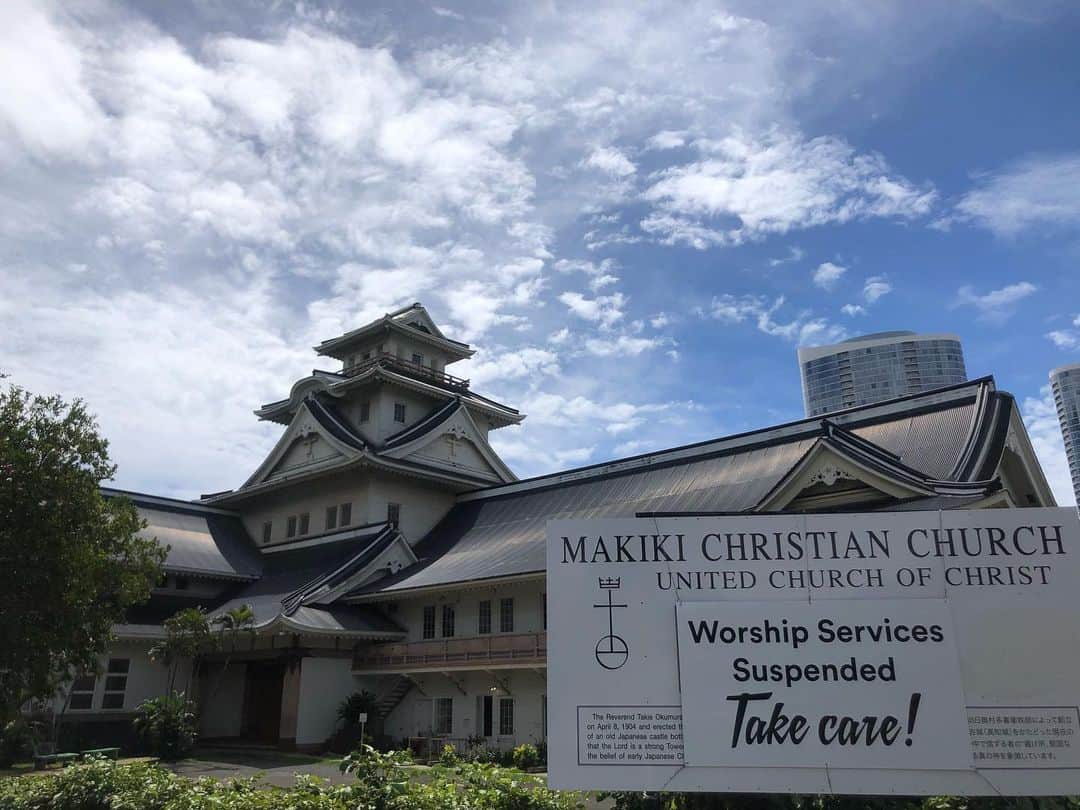 安藤あいかさんのインスタグラム写真 - (安藤あいかInstagram)「お城にクロス付いているのが、非常に萌えでございます。  #マキキ教会 #教会 #hawaii」4月7日 13時04分 - aikaando
