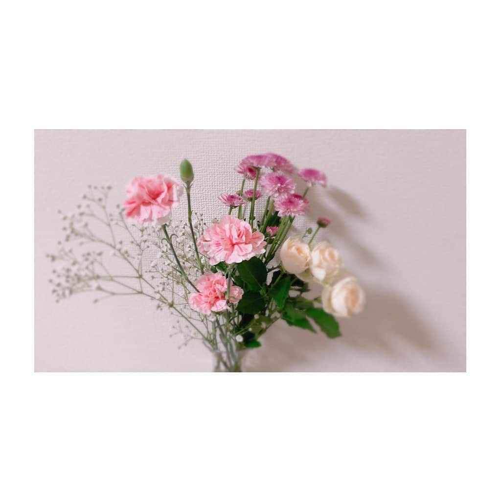金澤朋子さんのインスタグラム写真 - (金澤朋子Instagram)「最近の私の心の癒し。お花💐綺麗なものを見ると心が浄化されますよね〜。 . 皆さんはいかがお過ごしですか？金澤はおうち時間をもっともっと充実させたいなぁ。是非何か参考にさせてください。 . #juicejuice #金澤朋子」4月7日 13時11分 - tomoko_kanazawa.official