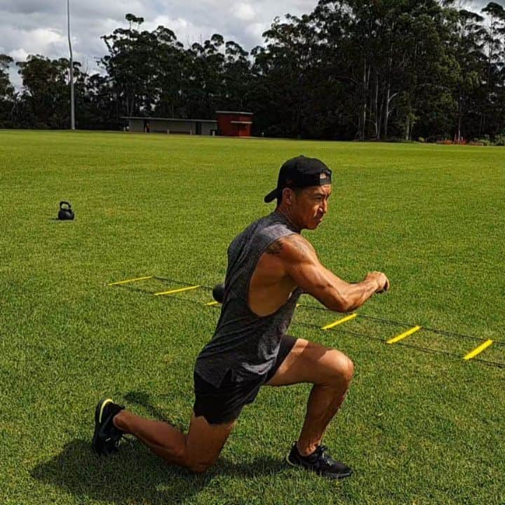 マサ・ヤマグチのインスタグラム：「'Never stop training' - A quick outdoor workout with a few of my favorite toys.  #mymethod #outdoors #fun #steelmace #kettlebell #quick workout #functional #fitness #instafit #ladder #sprint #agilitytraining #cardio」