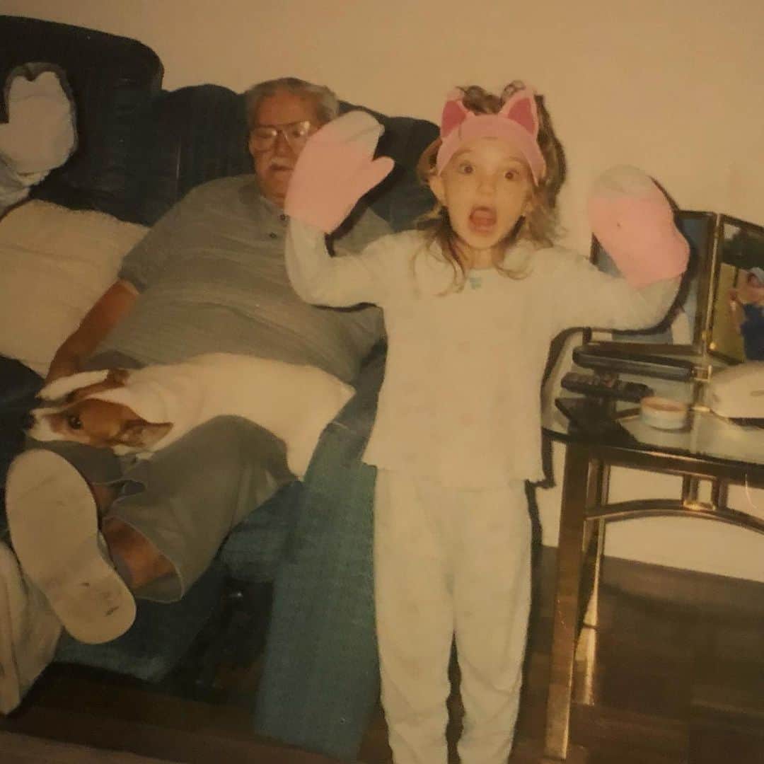 HEY VIOLETのインスタグラム：「happy birthday to this lil bean. she’s been a silly goose since day one❤️❤️❤️ we luv u!!!」