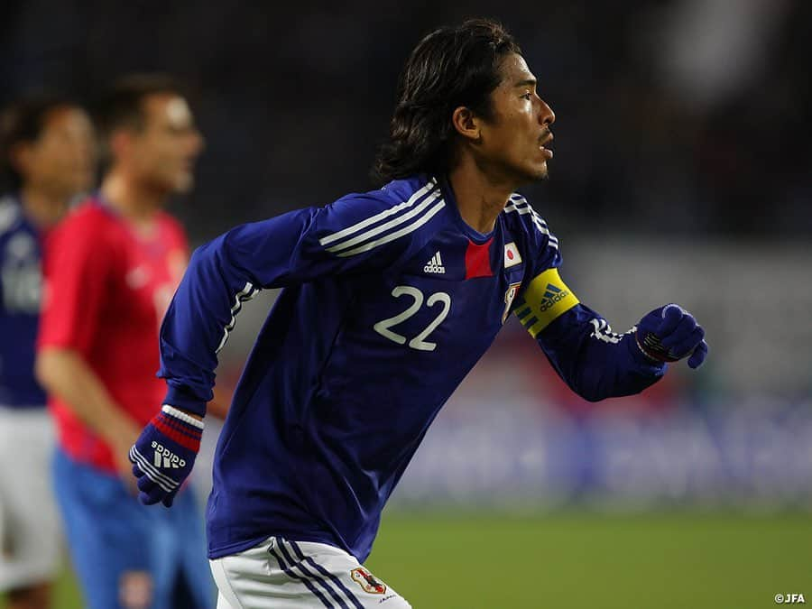 日本サッカー協会さんのインスタグラム写真 - (日本サッカー協会Instagram)「【#OnThisDay】2010.4.7🔙 ・ キリンチャレンジカップ2010 #SAMURAIBLUE 0-3 セルビア 📍長居スタジアム ・ 2010FIFAワールドカップ南アフリカ開幕を目前に控え、行われた一戦。1枚目は当時の大会ポスター。現在もJFA.jpで壁紙がダウンロード可能です📲 ・ GK #楢崎正剛 DF #中澤佑二 #栗原勇蔵 ⇒HT #石川直宏 #徳永悠平 #長友佑都 MF #中村俊輔 ⇒70' #山瀬功治 #稲本潤一 #遠藤保仁 ⇒82' #槙野智章 #阿部勇樹 FW #岡崎慎司 #興梠慎三 ⇒HT #玉田圭司 ⇒82' #矢野貴章 ・ #jfa #daihyo」4月7日 13時47分 - japanfootballassociation