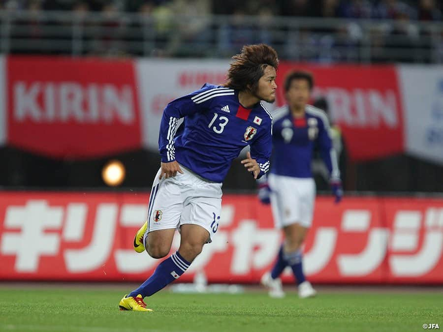 日本サッカー協会さんのインスタグラム写真 - (日本サッカー協会Instagram)「【#OnThisDay】2010.4.7🔙 ・ キリンチャレンジカップ2010 #SAMURAIBLUE 0-3 セルビア 📍長居スタジアム ・ 2010FIFAワールドカップ南アフリカ開幕を目前に控え、行われた一戦。1枚目は当時の大会ポスター。現在もJFA.jpで壁紙がダウンロード可能です📲 ・ GK #楢崎正剛 DF #中澤佑二 #栗原勇蔵 ⇒HT #石川直宏 #徳永悠平 #長友佑都 MF #中村俊輔 ⇒70' #山瀬功治 #稲本潤一 #遠藤保仁 ⇒82' #槙野智章 #阿部勇樹 FW #岡崎慎司 #興梠慎三 ⇒HT #玉田圭司 ⇒82' #矢野貴章 ・ #jfa #daihyo」4月7日 13時47分 - japanfootballassociation