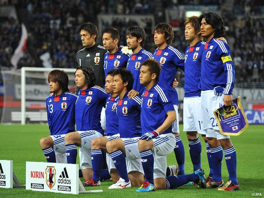 日本サッカー協会さんのインスタグラム写真 - (日本サッカー協会Instagram)「【#OnThisDay】2010.4.7🔙 ・ キリンチャレンジカップ2010 #SAMURAIBLUE 0-3 セルビア 📍長居スタジアム ・ 2010FIFAワールドカップ南アフリカ開幕を目前に控え、行われた一戦。1枚目は当時の大会ポスター。現在もJFA.jpで壁紙がダウンロード可能です📲 ・ GK #楢崎正剛 DF #中澤佑二 #栗原勇蔵 ⇒HT #石川直宏 #徳永悠平 #長友佑都 MF #中村俊輔 ⇒70' #山瀬功治 #稲本潤一 #遠藤保仁 ⇒82' #槙野智章 #阿部勇樹 FW #岡崎慎司 #興梠慎三 ⇒HT #玉田圭司 ⇒82' #矢野貴章 ・ #jfa #daihyo」4月7日 13時47分 - japanfootballassociation