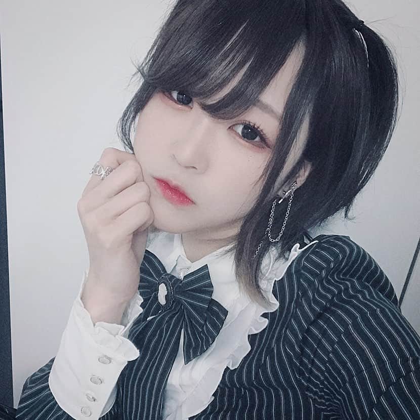 三田麻央のインスタグラム：「💜🥺ﾋﾟｴﾝ #地雷女 #暇を持て余したオタクの遊び」