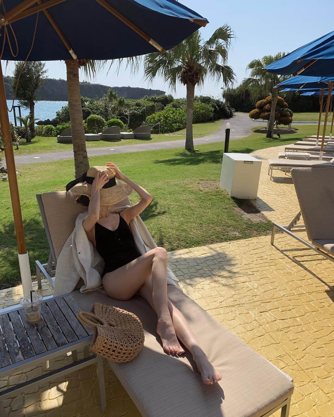 小嶋梨奈さんのインスタグラム写真 - (小嶋梨奈Instagram)「沖縄の思い出は 載せれない写真がほとんど。笑  くだらない写真ほど 見返したときにクスクスって笑えて、 すき♡♡ 落ち着いたら 次こそは海外にゆこーね☺︎ #沖縄 #swimsuit #bikini #水着」4月7日 14時48分 - corina_718