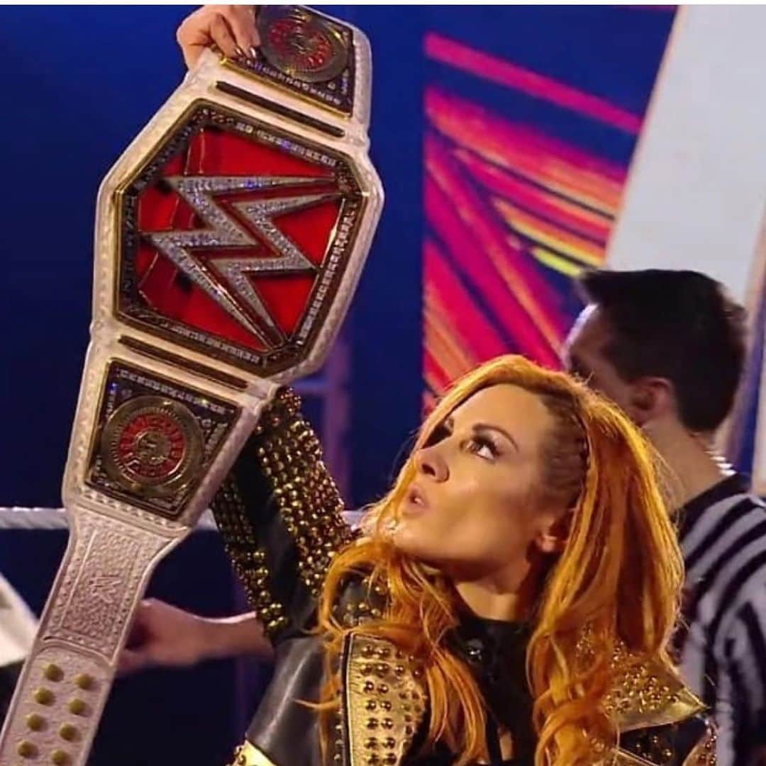 レベッカ・ノックスのインスタグラム：「#Becky365」
