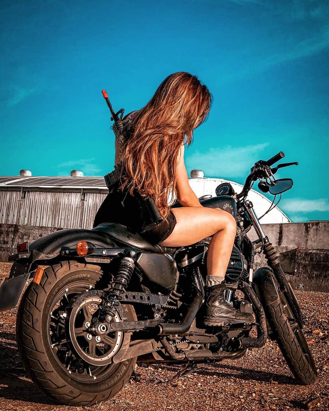 Anna Vargasさんのインスタグラム写真 - (Anna VargasInstagram)「Left side or Right side? Make your choice.💀 . #AlwaysBeReady #IAm511 . #motorcycle #harleydavidson #m4 #gunsandgirls #freedom #liberty #slowride #tattoogirl #tattoos」4月8日 1時06分 - myst.shots