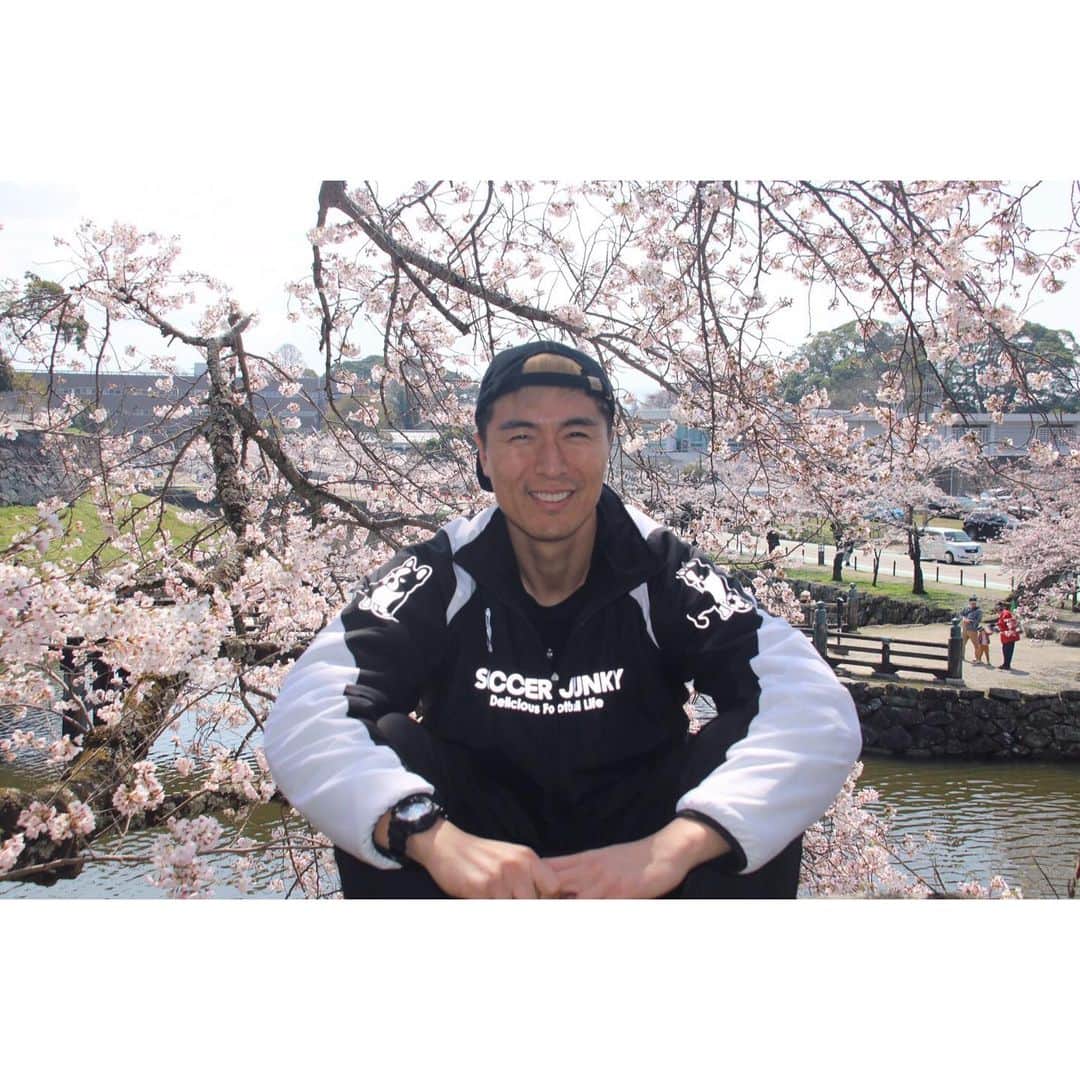 北野貴之さんのインスタグラム写真 - (北野貴之Instagram)「桜！ 桜からパワーもらいました。 桜を見ると、毎年思う人生論。 満開の桜はあと何回見れるのだろう。 そう考えると、人生は少ないと。  #彦根城」4月8日 1時04分 - takashi_kitano