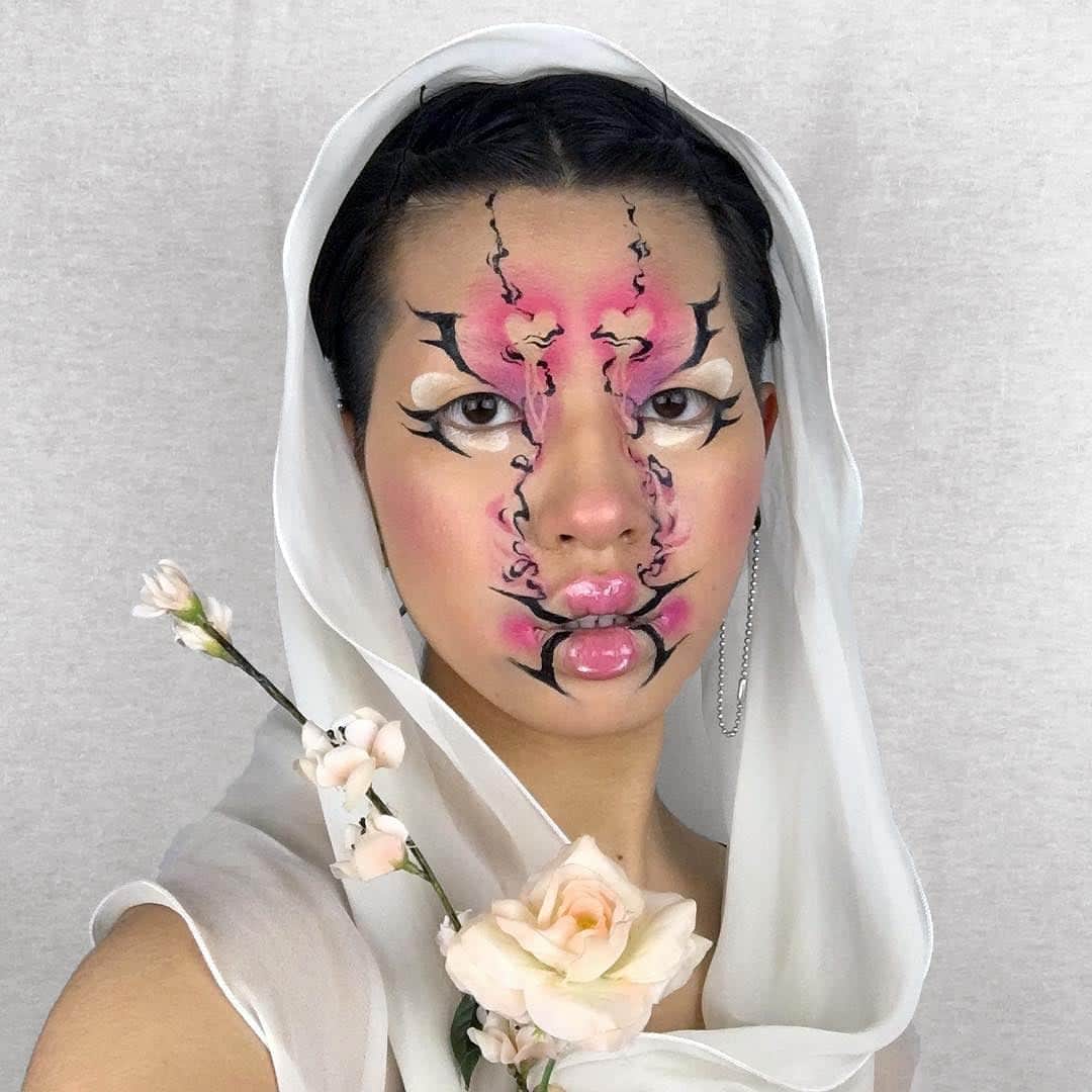 Instagramさんのインスタグラム写真 - (InstagramInstagram)「Self-described “shape-shifter” Mac Do (@gdragons_caviar) loves to play dress up. “I identify as nonbinary, so my makeup is definitely a tool I use to express that. But instead of waking up and deciding if I’m masc[uline] or femme or both or neither, I’m usually deciding if I’m a mage, a demon or a cybernetic elf that day,” says the Sino-Vietnamese artist.⁣ ⁣ “I do wear my looks out and sometimes I get really anxious about it, but I do it because it’s what makes me feel the most me.” #ThisWeekOnInstagram⁣ ⁣ Photo by @gdragons_caviar」4月8日 1時06分 - instagram