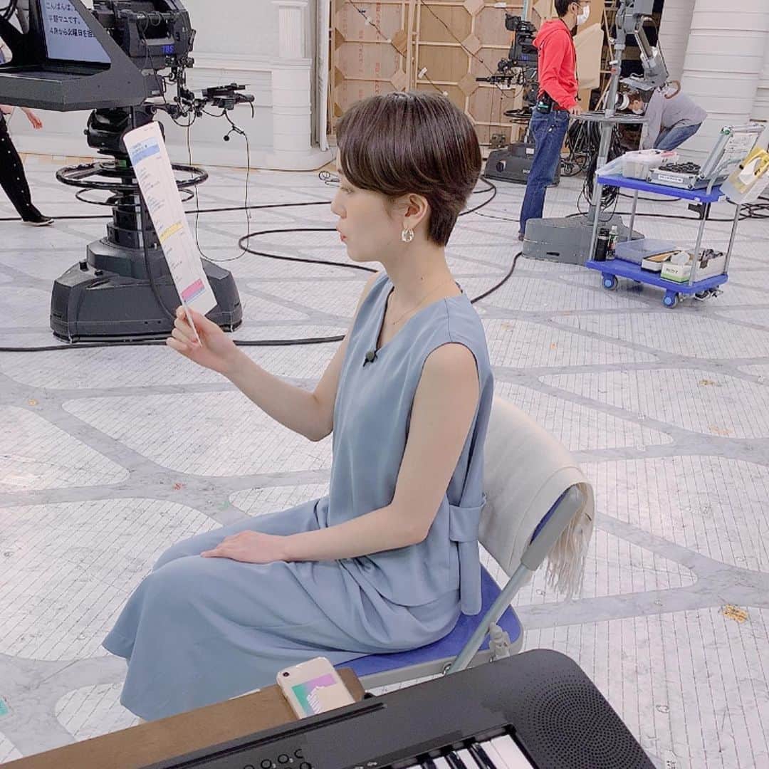TBS「ビジネスクリック」さんのインスタグラム写真 - (TBS「ビジネスクリック」Instagram)「❤︎おまけ❤︎ 本日は#平野マユ　キャスターの初回放送日でした❣️ ご覧いただけましたか？🥰 初回とは思えないほど落ち着いた雰囲気で素晴らしい放送でした🥺✨ それは…平野キャスターの入念な練習があってこそです！ということで、平野キャスターの練習風景オフショットをお届けします🙌  これからよろしくお願いいたします💗 #ビジネスクリック #ビジクリ #TBS」4月8日 1時45分 - business_click