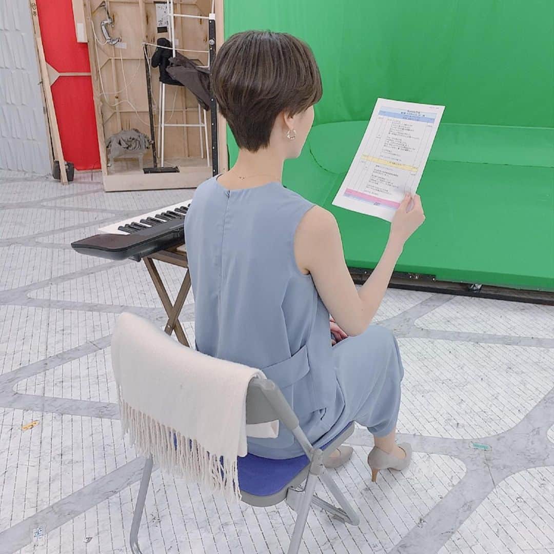 TBS「ビジネスクリック」さんのインスタグラム写真 - (TBS「ビジネスクリック」Instagram)「❤︎おまけ❤︎ 本日は#平野マユ　キャスターの初回放送日でした❣️ ご覧いただけましたか？🥰 初回とは思えないほど落ち着いた雰囲気で素晴らしい放送でした🥺✨ それは…平野キャスターの入念な練習があってこそです！ということで、平野キャスターの練習風景オフショットをお届けします🙌  これからよろしくお願いいたします💗 #ビジネスクリック #ビジクリ #TBS」4月8日 1時45分 - business_click
