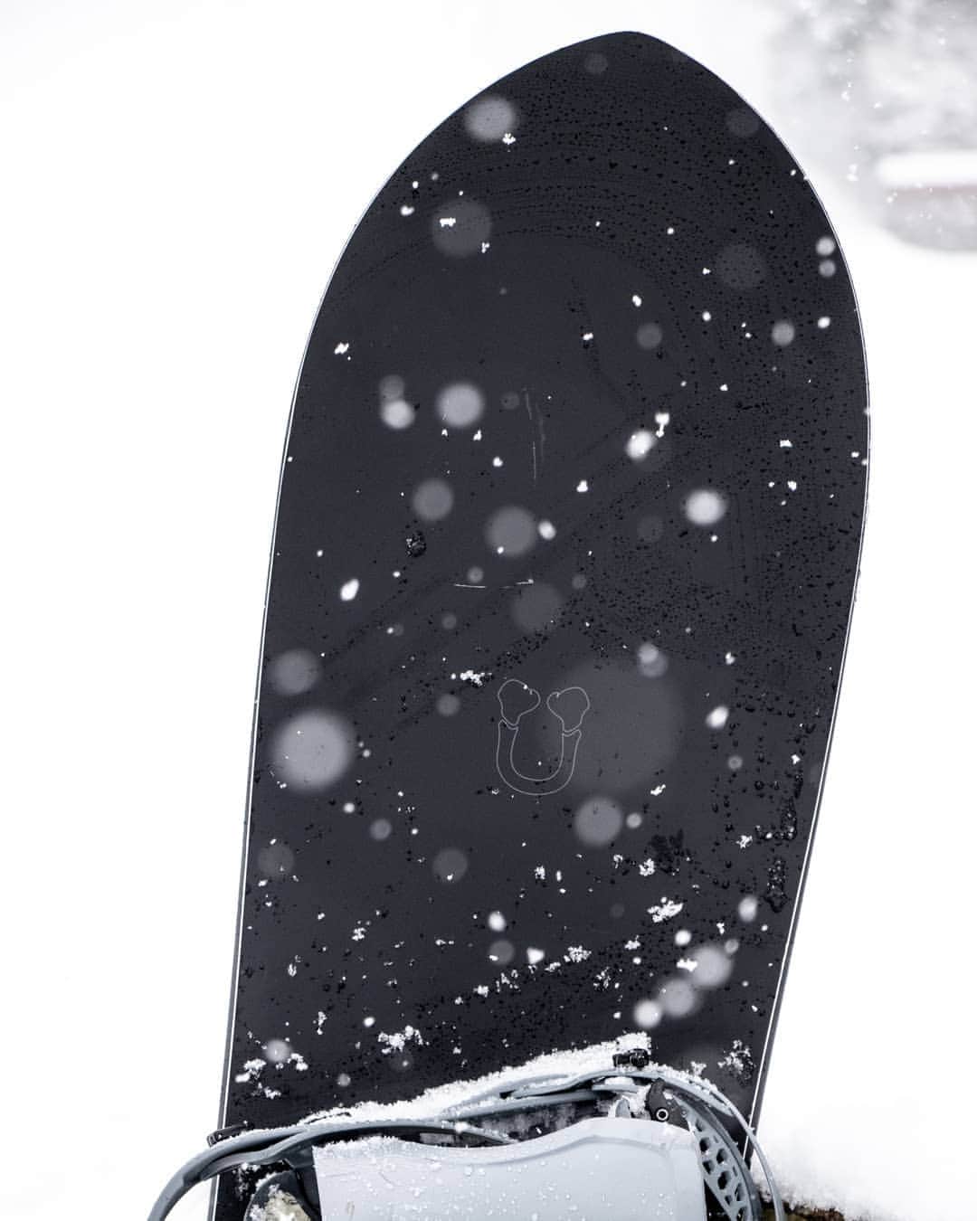 岡本圭司さんのインスタグラム写真 - (岡本圭司Instagram)「umlaut artride directional 3D. ターンも奥が深くて面白くなってきた。 最近は4月に雪が降る。 ご褒美みたいで嬉しい。 #umlaut  #fluxbindings  #powder  #snowboarding  #snow」4月7日 17時03分 - hywod_kj