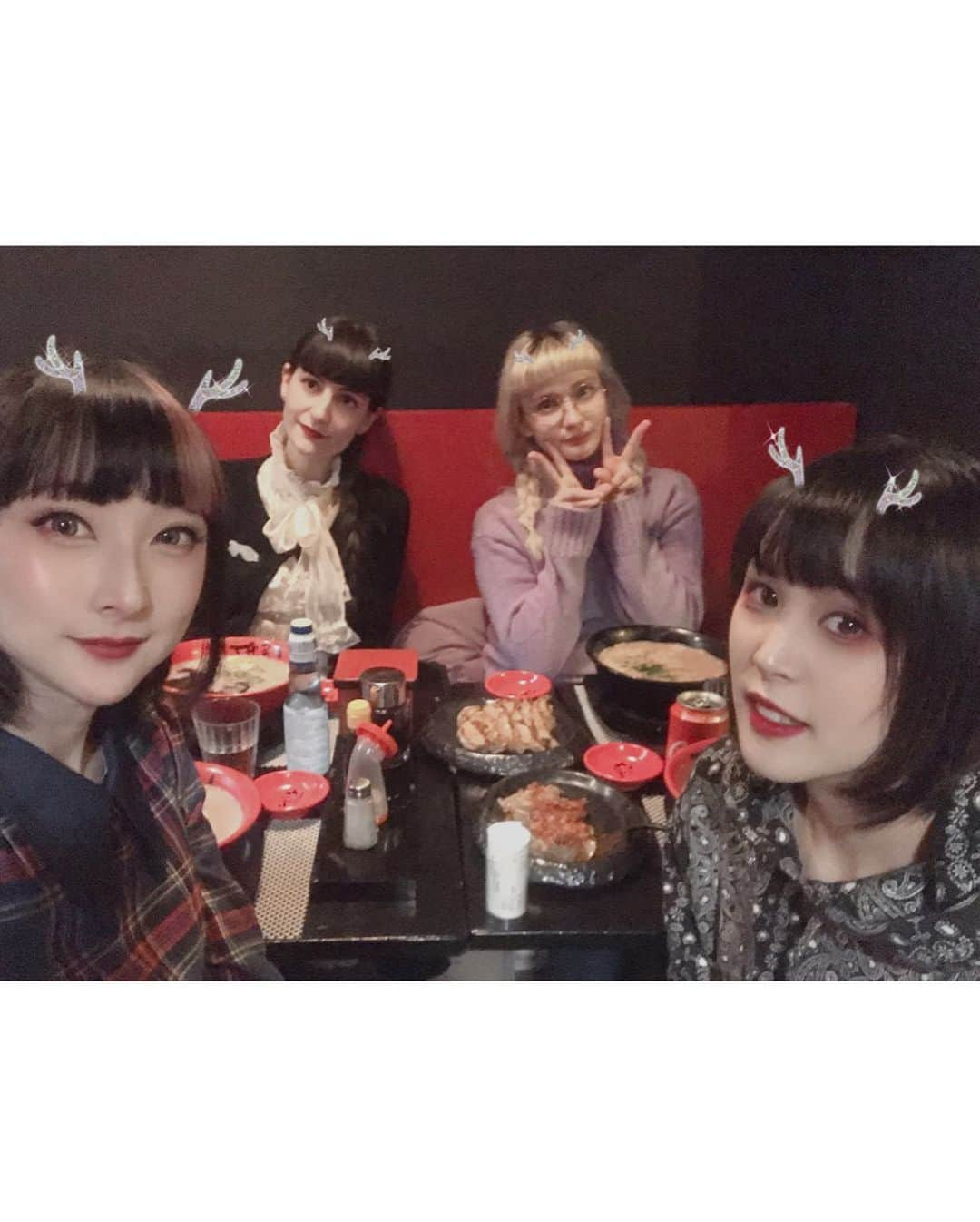 RinRinさんのインスタグラム写真 - (RinRinInstagram)「Parisian Foods 🤤 throwback to all the foods I ate during my trip back in December~ everyday so fancy and delicious!  パリで毎日食べ物が豪華✨ . . At Laduree, we went in around noon hearing that they had a special Christmas menu set.  We found out there that it was only available for brunch, but the chef was willing to make it for us.  Too kind 😭 and so delicious 😋 ラデュレでクリスマス限定メニューがあるって聞いてお昼に行ってみたら、結局朝で終わってしまったみたいけど、特別に作ってくれました。本当に優しすぎる😩💕 . . Ate at Angelina for the first time, the seating area was beautiful and the food delicious. I wanted to try their chestnut montblanc but was more tempted by their salmon and French toast set 😋 アンジェリーナで初めて食べてきた〜インテリアも素敵で、食べ物めっちゃ美味しかった〜有名なモンブラン食べるつもりだったけど、結局ブランチセットのサーモンとフレンチトーストに引かれてしまった…今度モンブランにする！😂 . . For Thoumieux, it was a buffet type brunch~ so many delicious French cuisine choices! I immediately ate and forgot to take photos😂 I tried so many new foods that day✨ Thoumieuxでブュッフェブランチでした〜定番なフランス料理の選択多くて、ブュッフェだから全部一気に試しできてすごい良かった✨もう食べ物に集中しすぎて写真撮るのを忘れた😂めっちゃ美味しかった！ . . On the last day I ate ramen with the girls at Hakata Choten 🍜 it was so popular we lined up outside in the cold for 30min 😂 it definitely hit the spot, warm and savory🤤 最後の日にみんなとラーメン食べてきた🍜めっちゃ人気なとこで、外寒いのに、30分でも並んでた😂やっぱり美味しかった♪ . . Stay safe everyone 🙏🏻 . . 👉🏻 #rinrininparis . . #rinrindoll #paris #travelparis #laduree #angelina #thoumieux #パリ #旅行 #ラデュレ #アンジェリーナ #パリグルメ #hakatachoten」4月7日 17時31分 - rinrindoll