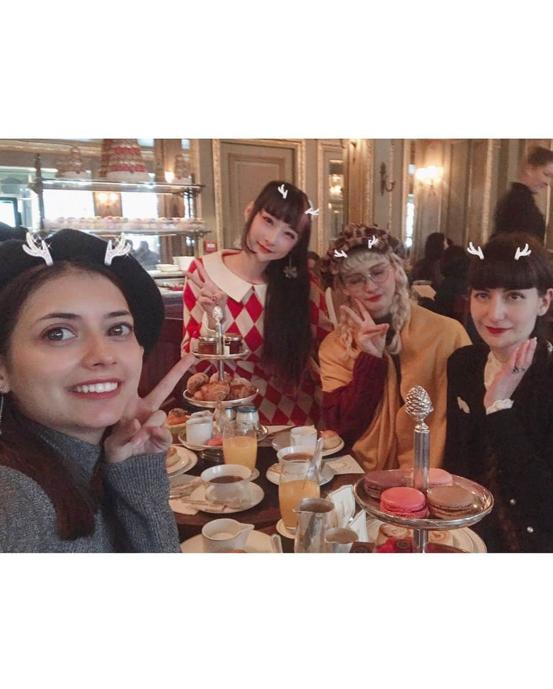 RinRinさんのインスタグラム写真 - (RinRinInstagram)「Parisian Foods 🤤 throwback to all the foods I ate during my trip back in December~ everyday so fancy and delicious!  パリで毎日食べ物が豪華✨ . . At Laduree, we went in around noon hearing that they had a special Christmas menu set.  We found out there that it was only available for brunch, but the chef was willing to make it for us.  Too kind 😭 and so delicious 😋 ラデュレでクリスマス限定メニューがあるって聞いてお昼に行ってみたら、結局朝で終わってしまったみたいけど、特別に作ってくれました。本当に優しすぎる😩💕 . . Ate at Angelina for the first time, the seating area was beautiful and the food delicious. I wanted to try their chestnut montblanc but was more tempted by their salmon and French toast set 😋 アンジェリーナで初めて食べてきた〜インテリアも素敵で、食べ物めっちゃ美味しかった〜有名なモンブラン食べるつもりだったけど、結局ブランチセットのサーモンとフレンチトーストに引かれてしまった…今度モンブランにする！😂 . . For Thoumieux, it was a buffet type brunch~ so many delicious French cuisine choices! I immediately ate and forgot to take photos😂 I tried so many new foods that day✨ Thoumieuxでブュッフェブランチでした〜定番なフランス料理の選択多くて、ブュッフェだから全部一気に試しできてすごい良かった✨もう食べ物に集中しすぎて写真撮るのを忘れた😂めっちゃ美味しかった！ . . On the last day I ate ramen with the girls at Hakata Choten 🍜 it was so popular we lined up outside in the cold for 30min 😂 it definitely hit the spot, warm and savory🤤 最後の日にみんなとラーメン食べてきた🍜めっちゃ人気なとこで、外寒いのに、30分でも並んでた😂やっぱり美味しかった♪ . . Stay safe everyone 🙏🏻 . . 👉🏻 #rinrininparis . . #rinrindoll #paris #travelparis #laduree #angelina #thoumieux #パリ #旅行 #ラデュレ #アンジェリーナ #パリグルメ #hakatachoten」4月7日 17時31分 - rinrindoll