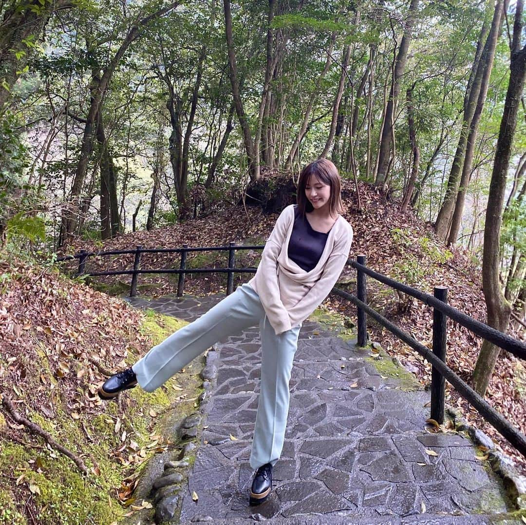 山下愛実（まなみるく）さんのインスタグラム写真 - (山下愛実（まなみるく）Instagram)「🌳🌲🌿🍃 #この日めちゃくちゃ歩いた#足元ふらふら #大自然#マイナスイオン#パワースポット #九州旅行#鹿児島#宮崎#姉妹 #instagood#followｍe」4月7日 17時48分 - manami_ymst