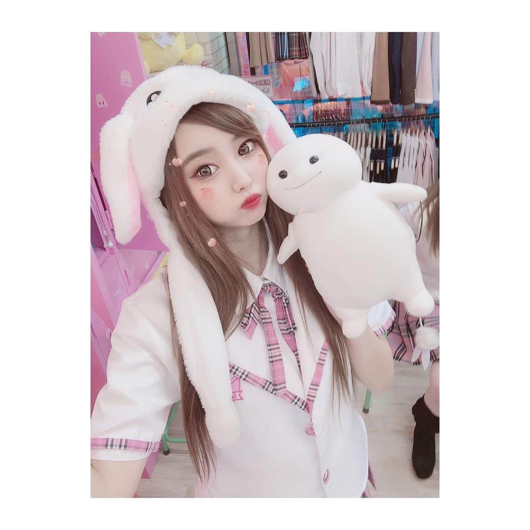 嶋谷愛（あいちゅん）のインスタグラム：「. 4.6で22ちゃいになりました🥰💜 家族、友達の愛情を沢山 感じれたり別れというよりは 出逢いの1年でした☺️☺️。 . まだまだ駄目駄目ですが これからもよろしくね😍💙 特におねーさまよろしく🥰ちゅ。 . #脂肪ちゃん #🇰🇷 #l4l #過去pic #☁️ #교복 #교복스타그램 #koreanfashion #blink」
