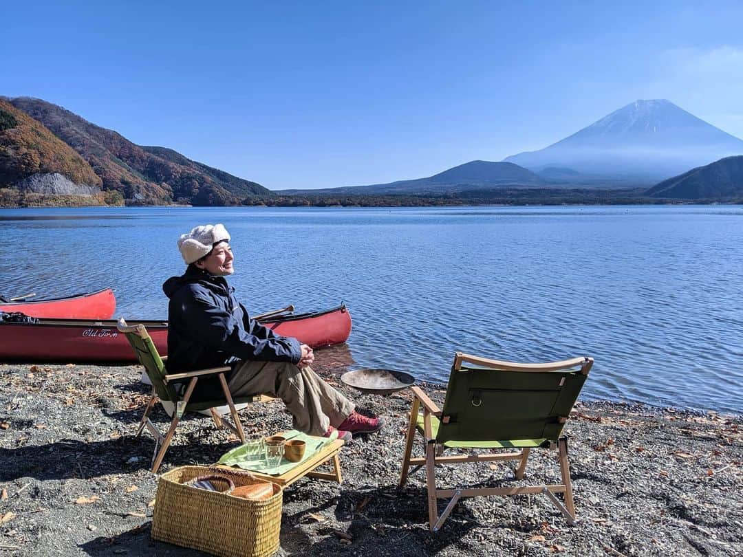 芳美リンさんのインスタグラム写真 - (芳美リンInstagram)「載せそびれていたやーつー📷﻿ ﻿ なので季節感おかしくてすいません。﻿ 快晴で気持ちの良い日でした。 また行きたいな。 ﻿ 引き続き、 頑張りましょう〜！ #洪庵#洪庵キャンプ場﻿ #本栖湖 #キャンプ#アウトドア#アウトドア女子﻿ #キャンプ女子 ﻿ #キャンプ女子 #自然 #lake #絶景 #富士山 ﻿ #カナディアンカヌー#マリンスポーツ#湘南SUPガール﻿」4月7日 18時42分 - lynn.lynn5