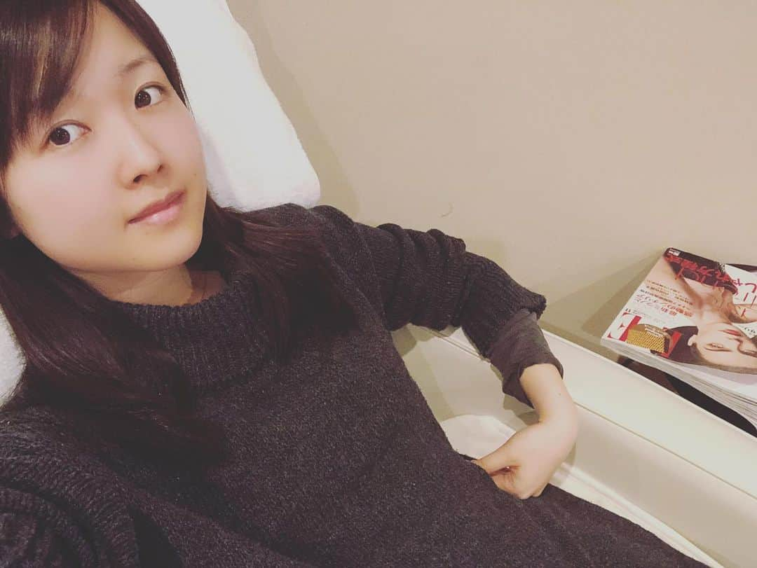 加藤響子さんのインスタグラム写真 - (加藤響子Instagram)「こんばんは。 毎日在宅ですが、今日は一日かけて大量の汗を流しました🙆‍♀️💦💦 体が温まると血行が良くなり気持ちいい☺️もうすでに眠気が… 家にいると食べてばかりなので、 明日からは、ジョギングを始める予定です🏃‍♀️ みなさんは、どんな風に過ごしていますか？🐕 #おうち時間　#在宅」4月7日 18時39分 - katokyooooooooo