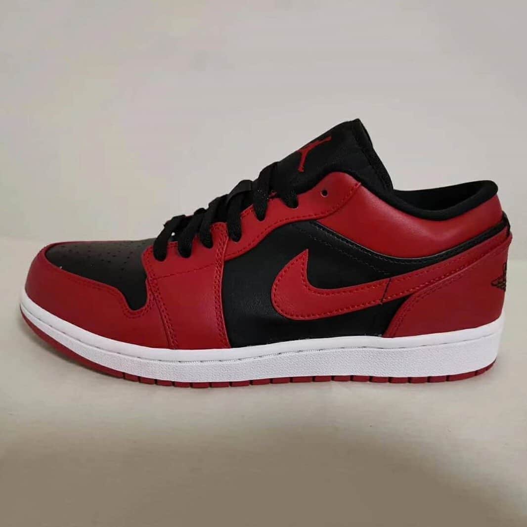 HYPEBEASTさんのインスタグラム写真 - (HYPEBEASTInstagram)「@hypebeastkicks: @jumpman23 has given the Air Jordan 1 Low a classic “Varsity Red" makeover. The shoe follows the same two-tone scheme of the beloved colorway with a contrasting mix of black and red, while additional branding comes in the form of Jumpman tongue tags, printed insoles and Jordan Brand Wings at the rear.⁠⠀ Photo: @wavegod_thelegend」4月7日 19時26分 - hypebeast