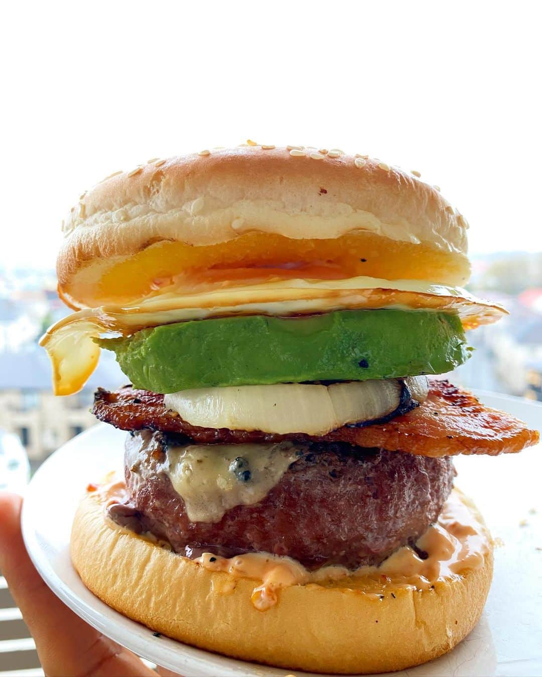 のインスタグラム：「So @peterutaka @mitchellduke @cmetu when are you investing in my burger bar? #cookingchallenge #burger #barbeque #bbq」