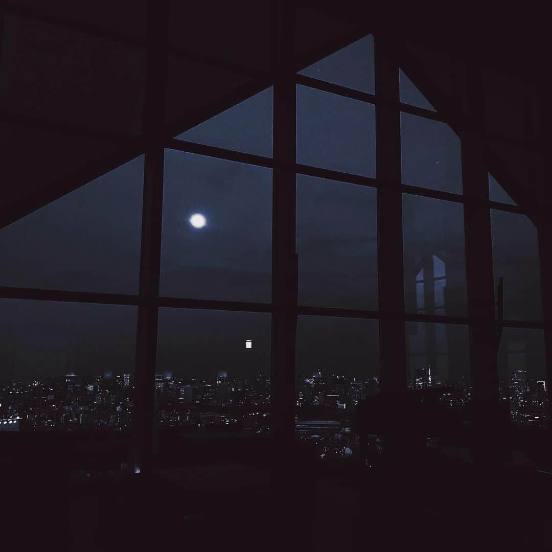 Park Hyatt Tokyo / パーク ハイアット東京さんのインスタグラム写真 - (Park Hyatt Tokyo / パーク ハイアット東京Instagram)「The biggest full moon of 2020 tonight!  #superpinkmoon  #fullmoon #armchairtravel #travelathome #parkhyatttokyo #luxuryispersonal #満月 #フルムーン #パークハイアット東京」4月7日 20時02分 - parkhyatttokyo