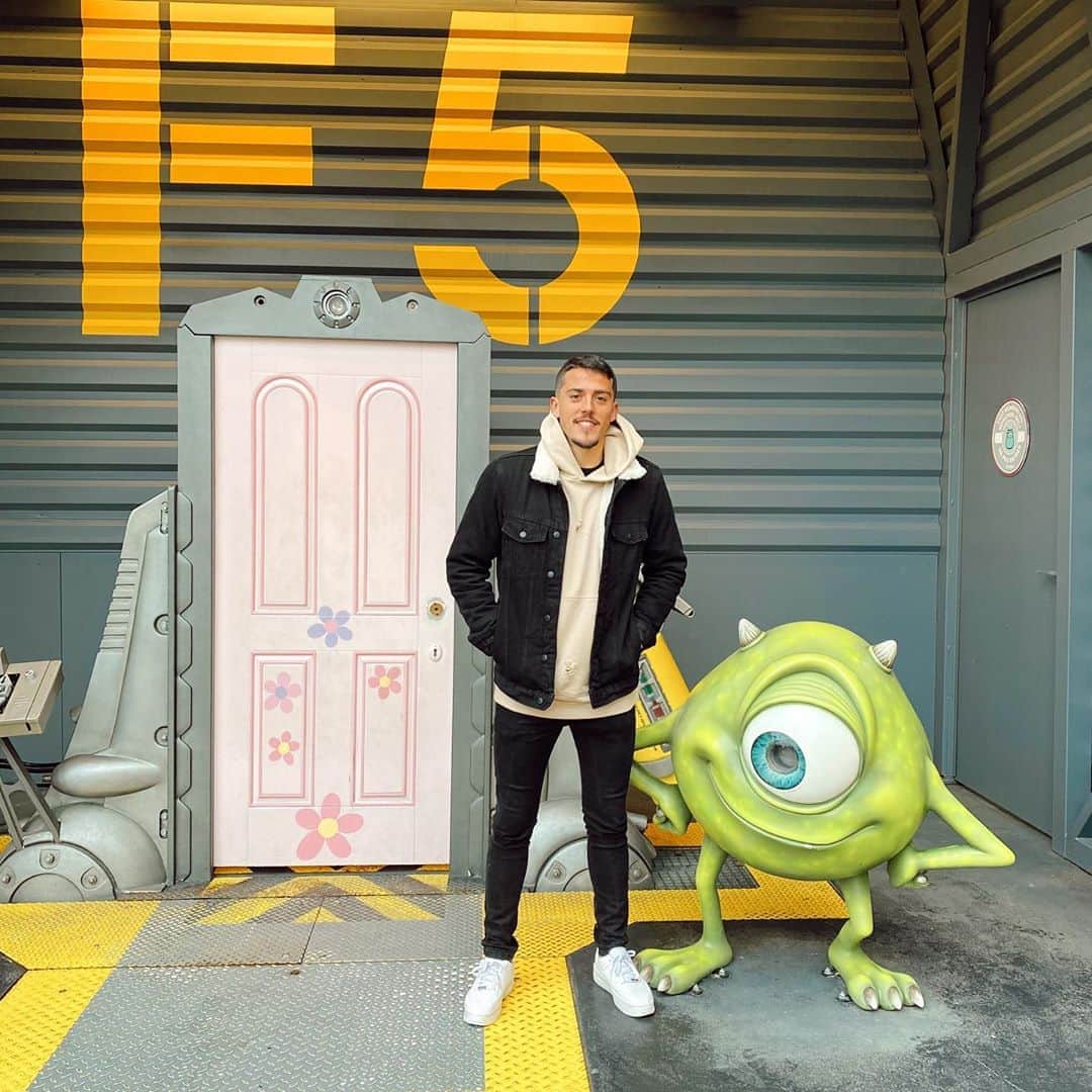 パブロ・フォルナルスのインスタグラム：「Mike, si entramos por esa puerta, esta pesadilla habrá terminado?」