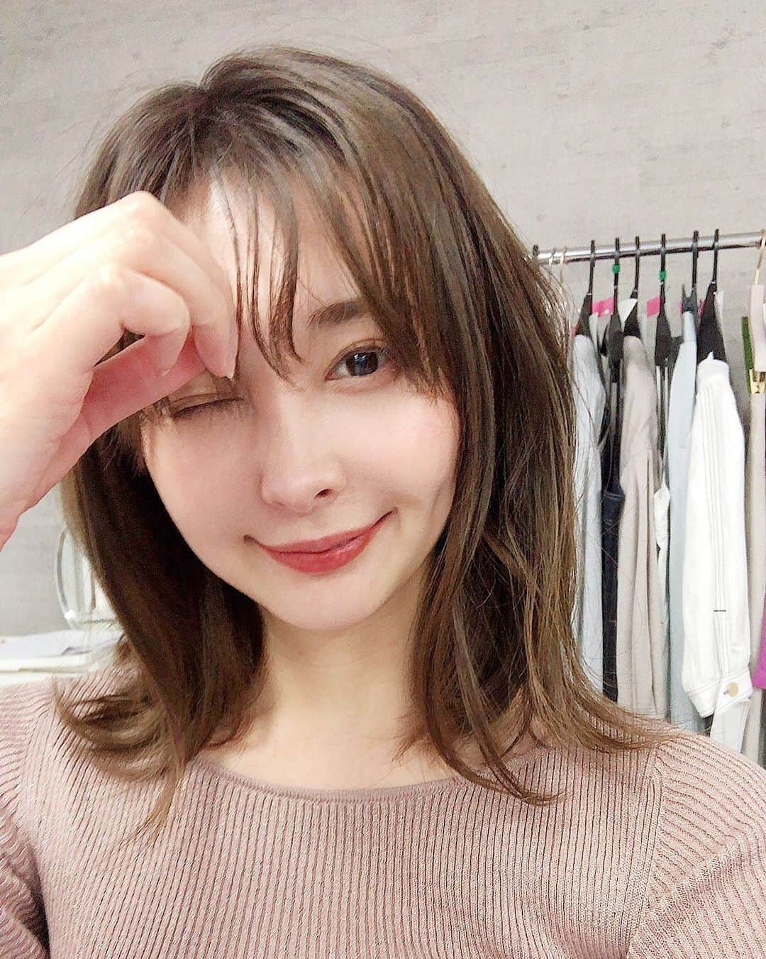 のインスタグラム：「・ おうち時間 皆さんどうお過ごしですか🙃？ ・ ・ ・ 私はドラマ三昧で Big Little Liesと梨泰院クラスにどハマり中〜😂 見てる人いる？ ・ ・ ・ 相変わらずyoutuberと恋愛リアルバライティはほぼ見てるよ😂 ・ ・ ・ 楽しいおうち時間過ごしながら 外出は控えて はやく終息するのを願いましょう🙏🙏🙏 ・ ・ ・ #コロナウイルスが早く終息しますように  #おうち時間 #stayhome」