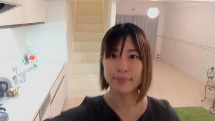 亜聖樹のインスタグラム：「いよいよコロナ太りしていきそうなので、 おうちで出来ること、 やってみました！  地味に楽しすぎる😆 やってみて〜❤️ #ランニングマシーン #おうち時間 #シラフです」