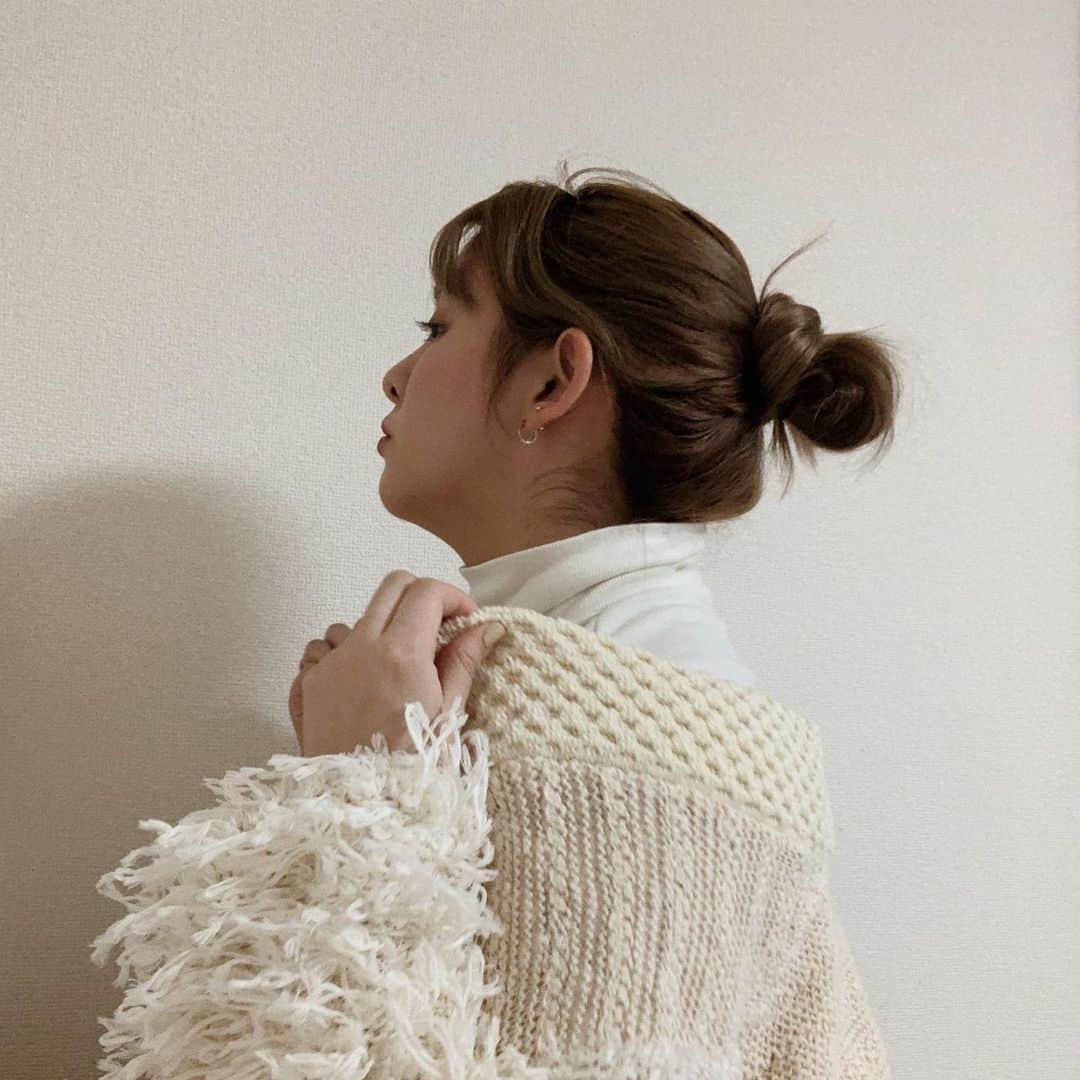 菅谷梨沙子さんのインスタグラム写真 - (菅谷梨沙子Instagram)「最近のわたしはすっぴんめがねに部屋着ばかりで写真を撮る機会が減ったので、いつかのわたしを。 最近新たに届いたコスメで早くメイクしたいな💭  #stayhome」4月7日 21時19分 - risako_sugaya