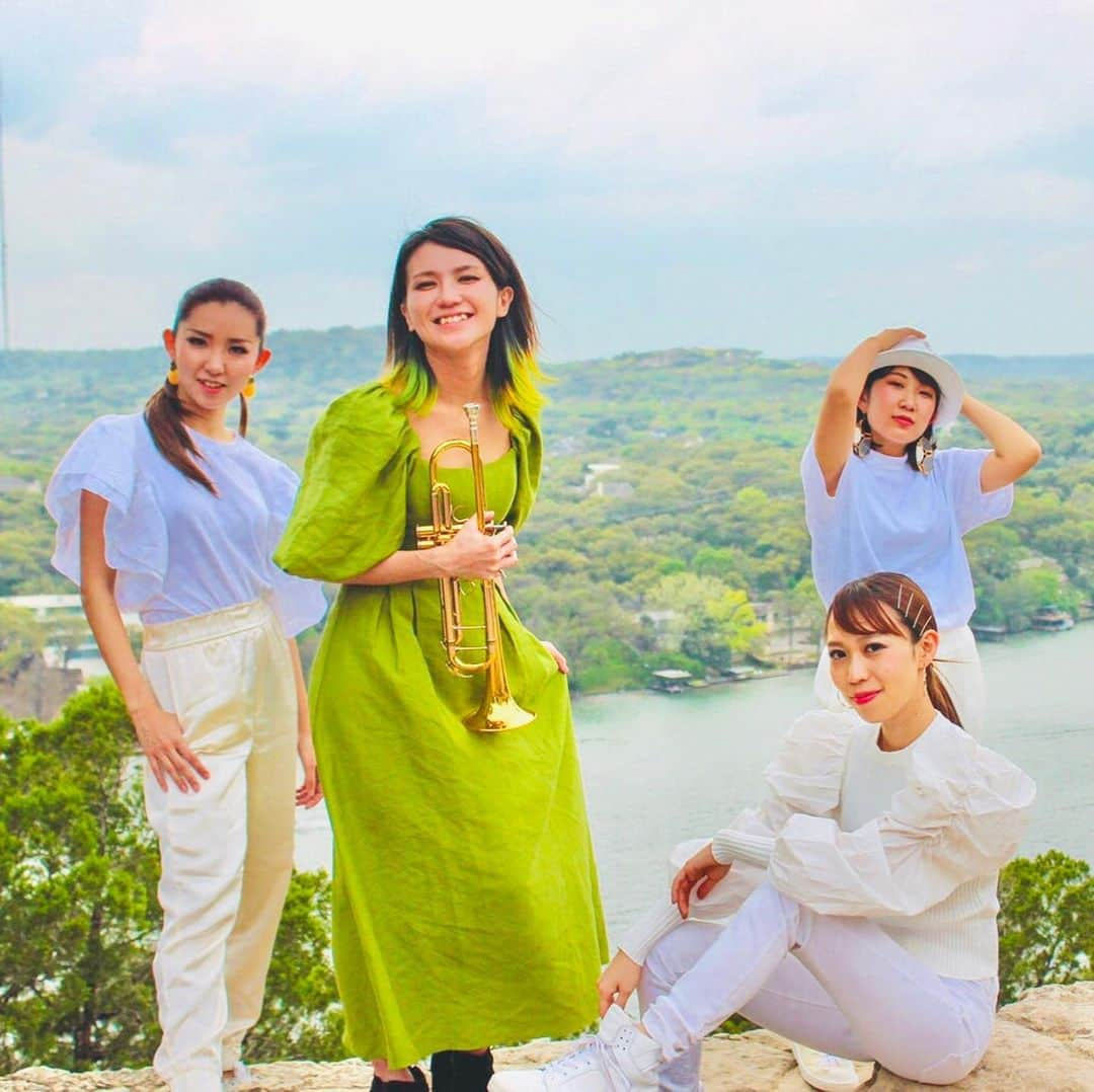 山崎千裕のインスタグラム：「2020_March  #Austin #Texas #covertpark #mountbonnell  #green #river #naturelover #travellover #relaxingtime  with#Dancers @yama_azumi1206 @shizuka317 @cone0331」