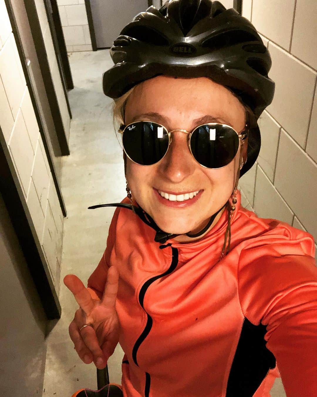 セレーナ・ピークのインスタグラム：「Alternative training number 263927292627374732 done ✅. Any other sports you recommend do/trying? 😅」