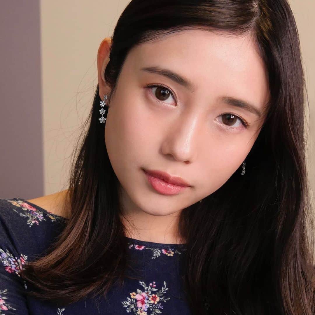 森ニーナのインスタグラム：「みなさん、いかがお過ごしですか❓ 私は、今更ですがついに「どうぶつの森」を買ってみました🐻(森だけに👊ﾊﾞｼｯ笑)  ネットで色んな人がやっていて、みんなが楽しそうにやってるのをみてたら本当にハマるの❓ という半信半疑と好奇心で昨夜ちょろっとやってみました🌱😂 昨夜は1時間くらいしかできなかったので全く進んでませんが もしもやっている方いたら、みなさんのどう森のこんなとこが好き❣️を、良かったら教えてください❣️🙋‍♀️😂w  ちなみに私は牧場の物語はめっちゃハマってました！ (写真はどう森と全く関係ないのですがw最近インスタ投稿全然できてなかったので、YouTubeのサムネようにいくつか撮った中から選びました😁) #どうぶつの森  #どう森 #おうち時間 #みんなはおうちで何やってるか気になっちゃう　w」