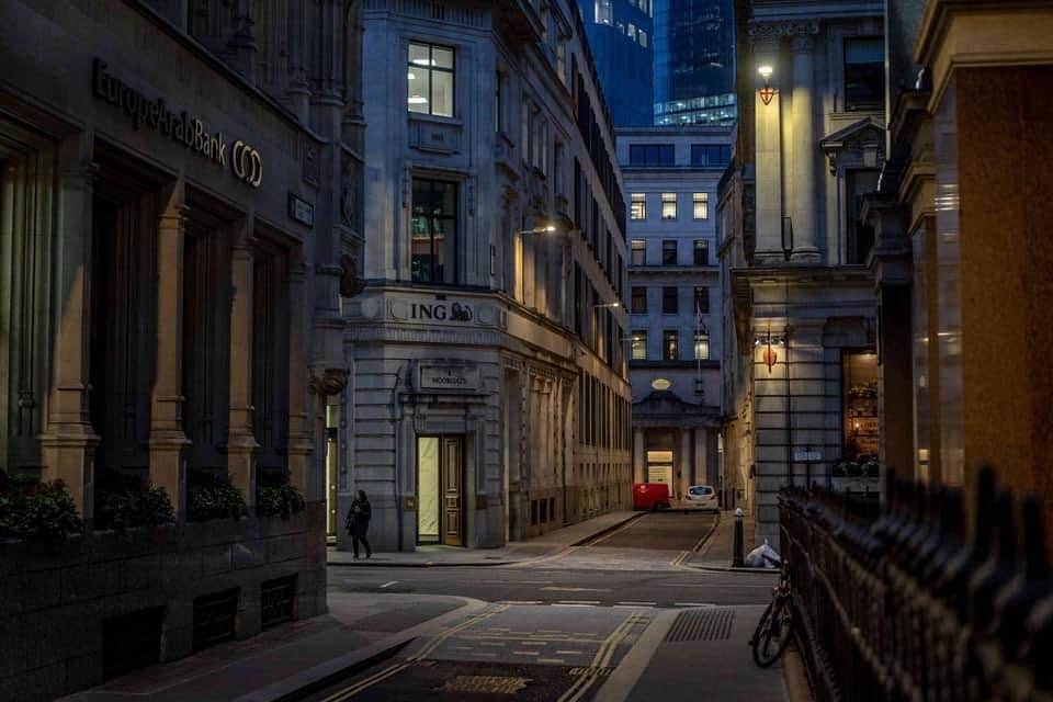 だるま屋本舗のインスタグラム：「. London -  I pray that the outbreak ends soon.  Please take care yourself.  #london#instadaily#theview #런던#일상#ロンドン#日常」