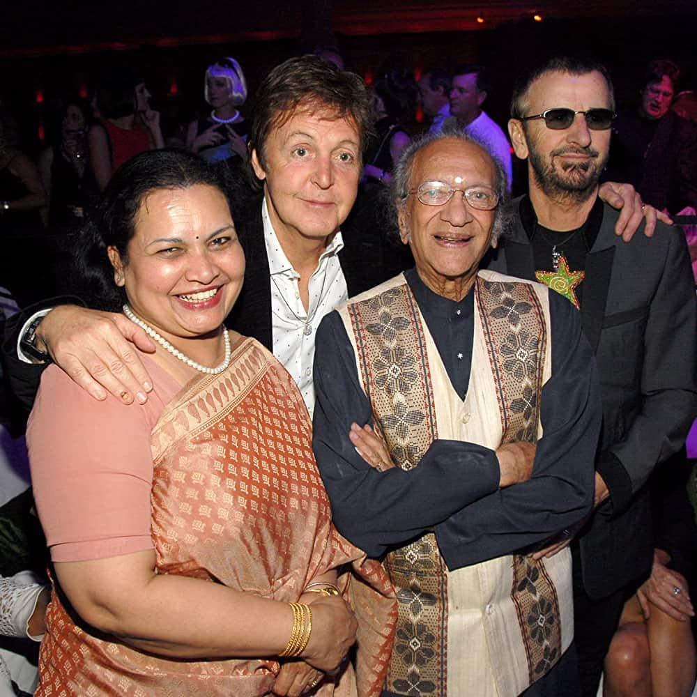 ポール・マッカートニーさんのインスタグラム写真 - (ポール・マッカートニーInstagram)「Very best vibrations and good feelings from us all on what would have been Ravi Shankar’s 100th birthday. It was a privilege to know such a man. His talent was boundless and his loving spirit was the best. Happy Birthday Ravi. We miss you. Love Paul」4月7日 21時31分 - paulmccartney