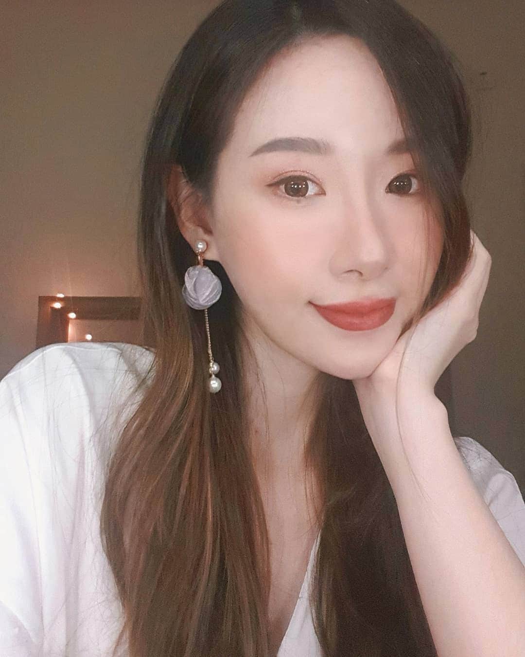 エリッサ・ヤマダのインスタグラム：「makeup tipisch sebelum lanjut netflix 🤭 #HomeELone」