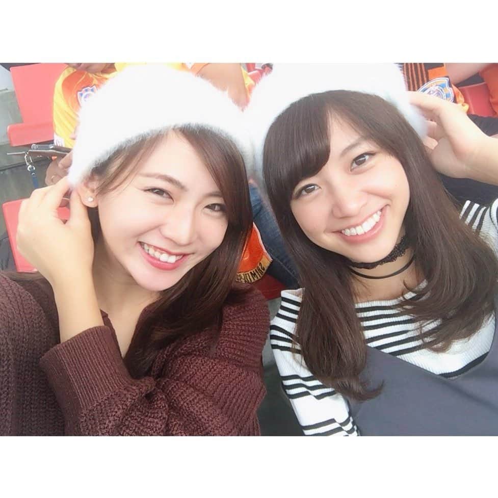 姫野れみのインスタグラム：「@emiri_nakagawa 𖠋‪୨୧‬ 2ショットが見たいとのお声をいくつか頂いたので懐かしい写真を発掘!! 最近ご飯の写真ばかりだったので😂笑 高校の同級生でその頃から学校のマドンナ的存在だったえみり♡ 何回か一緒にサッカー観戦にも行ったり、 ご飯行ったり、BBQしたり、 上京して高め合えたおかげでお仕事も頑張れたなぁ。。 だから今えみりの頑張ってる姿を見るととっても嬉しいし誇らしい✨ そんなことを思い返してたら会いたくなったよ〜 はやく帰ってくるんだよ🥰」